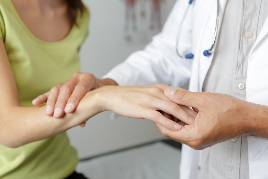 diagnostico sintomas de reumatismo nos ossos 